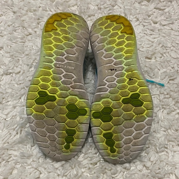 Nike Women's Turquoise Athletic Shoes size 9 - Picture 11 of 16